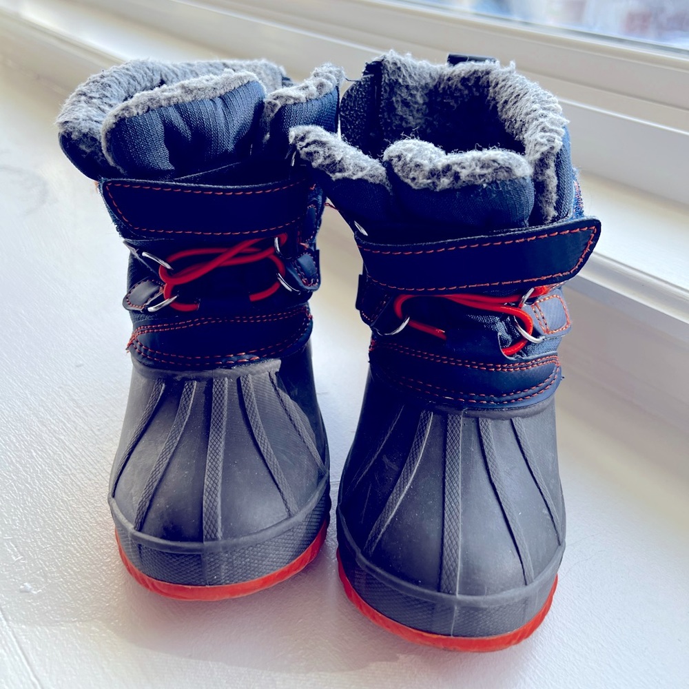 Cat & Jack Liddell snow boot 8
